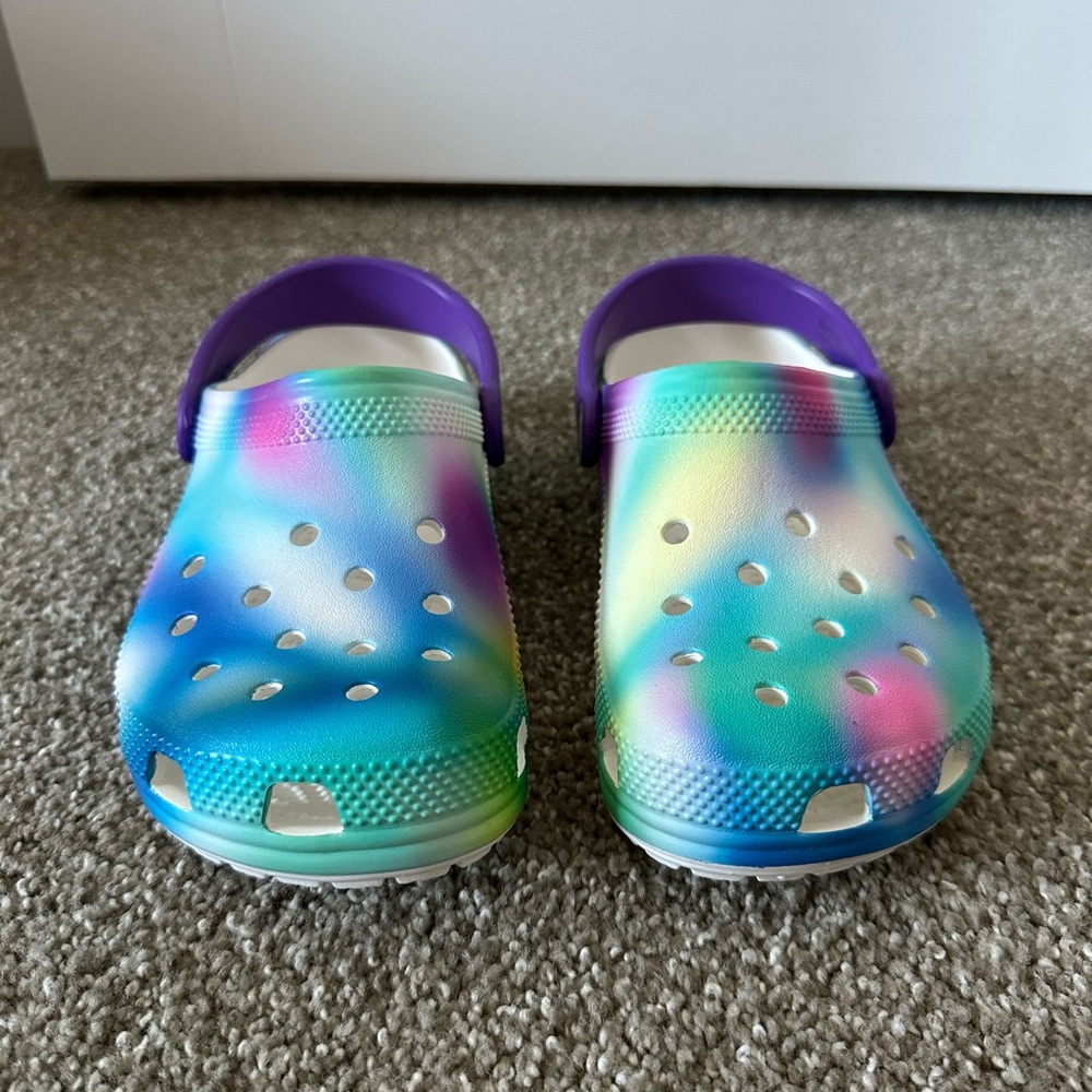 NEW Crocs Classic Tie-Dye Clog – Multicolor / Purple Strap – Junior Size J2